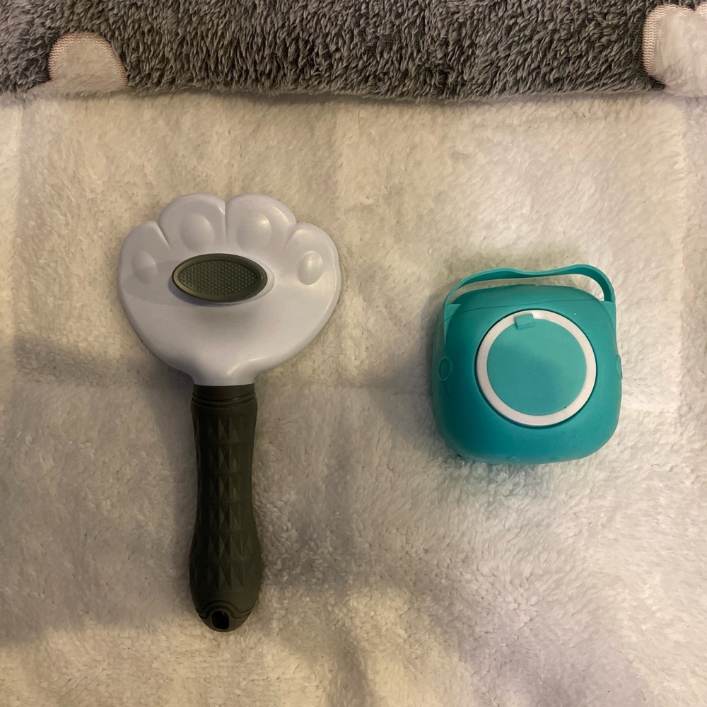 Set of 2 pet brushes for dogs & cats, Like New, Blue / Grey